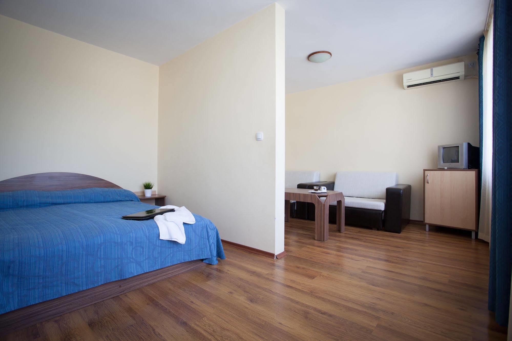 Hotel Rahovets Gorna Oryakhovitsa Exterior photo